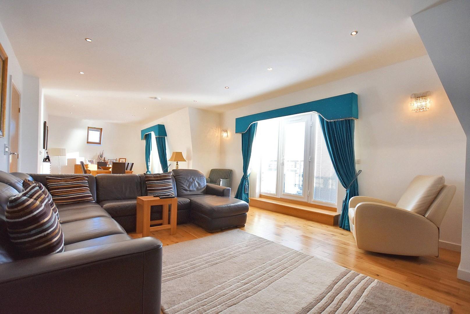 14 Bron Y Glyn Apartments, 18 Bridgeman Road, Penarth, CF64 3AW